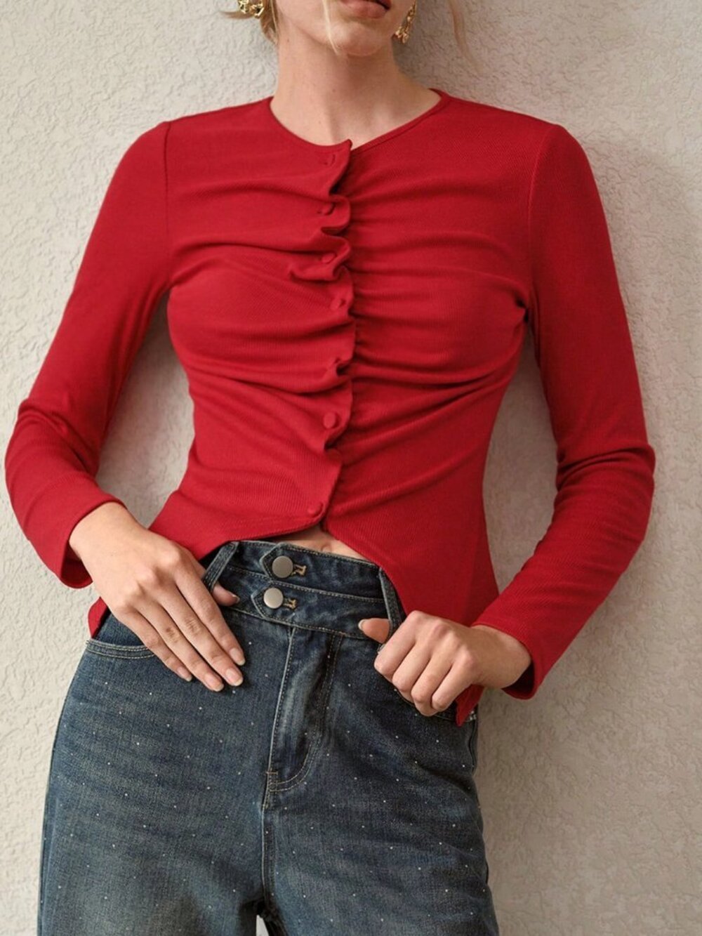 Red Casual Women's Ruched Knit Long Sleeve T-Shirt - Picture 4 of 6